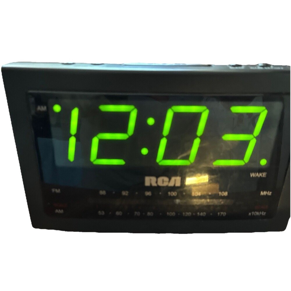 Vintage Digital RCA  Audio Alarm Clock  Radio RP3701A  AC120V 9W Input - Tested